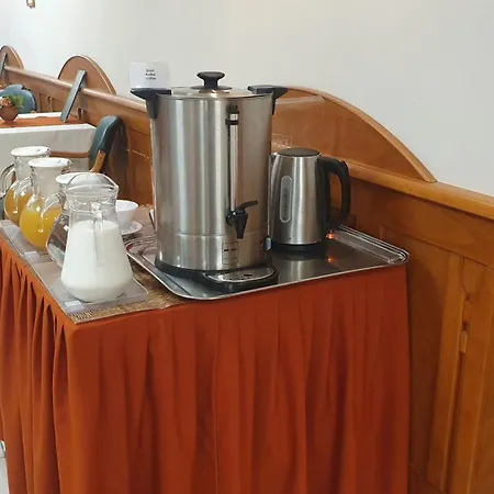 堡罗什酒店 3* 杰尔